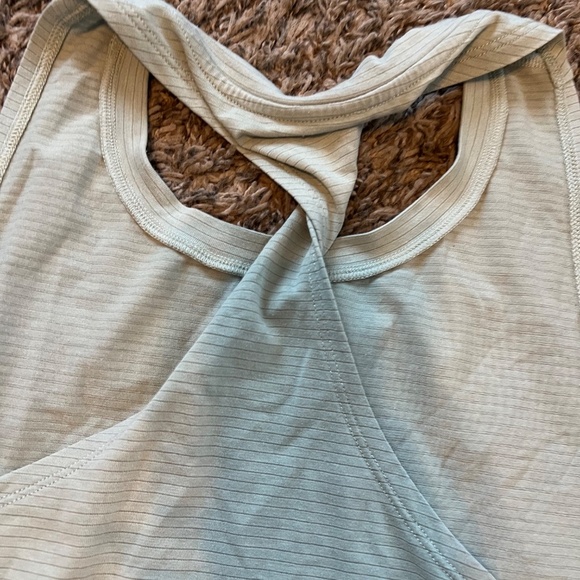 Women's Peloton Purpose Twist Back Green activewear tank top sz M NWOT - Picture 4 of 5